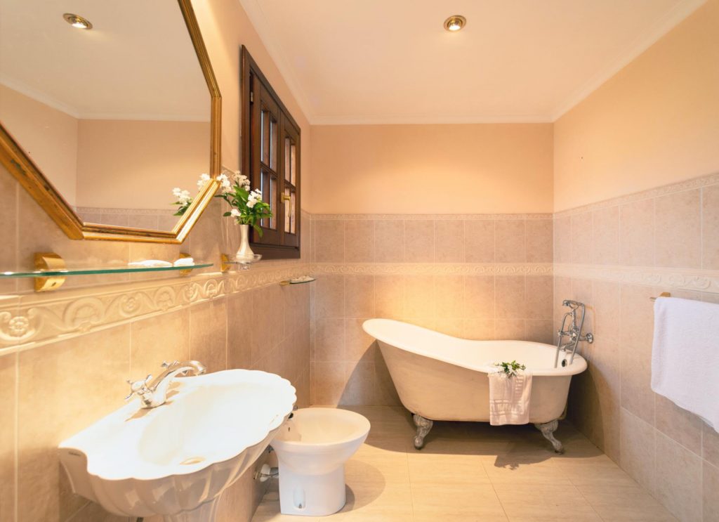 [#Beginning of Shooting Data Section]
Image Size:L (7360 x 4912), FX
08/10/2018 09:50:46.10
Time Zone and Date:UTC, DST:OFF
RAW (14-bit)
Artist:Tony Fletcher                       
Copyright:Do Not Copy                                           
Nikon D800
Lens:14mm f/2.8D
Focal Length:14mm
Focus Mode:AF-C
AF-Area Mode:Dynamic, 9 points
VR:
AF Fine Tune:OFF
Aperture:f/5
Shutter Speed:1/30s
Exposure Mode:Manual
Exposure Comp.:0EV
Exposure Tuning:
Metering:Center-Weighted
ISO Sensitivity:ISO 640
Device:
White Balance:Auto2, 0, 0
Color Space:Adobe RGB
High ISO NR:OFF
Long Exposure NR:OFF
Active D-Lighting:OFF
Image Authentication:
Vignette Control:Normal
Auto Distortion Control:OFF
Picture Control:[NL] NEUTRAL
Base:[NL] NEUTRAL
Quick Adjust:-
Sharpening:2
Contrast:0
Brightness:0
Saturation:0
Hue:0
Filter Effects:
Toning:
Optimize Image:
Color Mode:
Tone Comp.:
Hue Adjustment:
Saturation:
Sharpening:
Latitude:
Longitude:
Altitude:
Altitude Reference:
Heading:
UTC:
Map Datum:
[#End of Shooting Data Section]