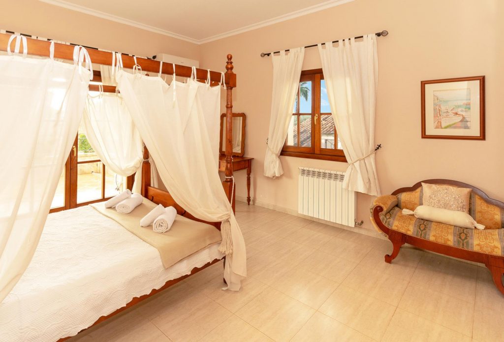 [#Beginning of Shooting Data Section]
Image Size:L (7360 x 4912), FX
10/10/2018 09:35:59.00
Time Zone and Date:UTC, DST:OFF
RAW (14-bit)
Artist:Tony Fletcher                       
Copyright:Do Not Copy                                           
Nikon D800
Lens:14mm f/2.8D
Focal Length:14mm
Focus Mode:AF-C
AF-Area Mode:Dynamic, 9 points
VR:
AF Fine Tune:OFF
Aperture:f/16
Shutter Speed:1/400s
Exposure Mode:Manual
Exposure Comp.:0EV
Exposure Tuning:
Metering:Center-Weighted
ISO Sensitivity:ISO 640
Device:
White Balance:Auto2, 0, 0
Color Space:Adobe RGB
High ISO NR:OFF
Long Exposure NR:OFF
Active D-Lighting:OFF
Image Authentication:
Vignette Control:Normal
Auto Distortion Control:OFF
Picture Control:[NL] NEUTRAL
Base:[NL] NEUTRAL
Quick Adjust:-
Sharpening:2
Contrast:0
Brightness:0
Saturation:0
Hue:0
Filter Effects:
Toning:
Optimize Image:
Color Mode:
Tone Comp.:
Hue Adjustment:
Saturation:
Sharpening:
Latitude:
Longitude:
Altitude:
Altitude Reference:
Heading:
UTC:
Map Datum:
[#End of Shooting Data Section]