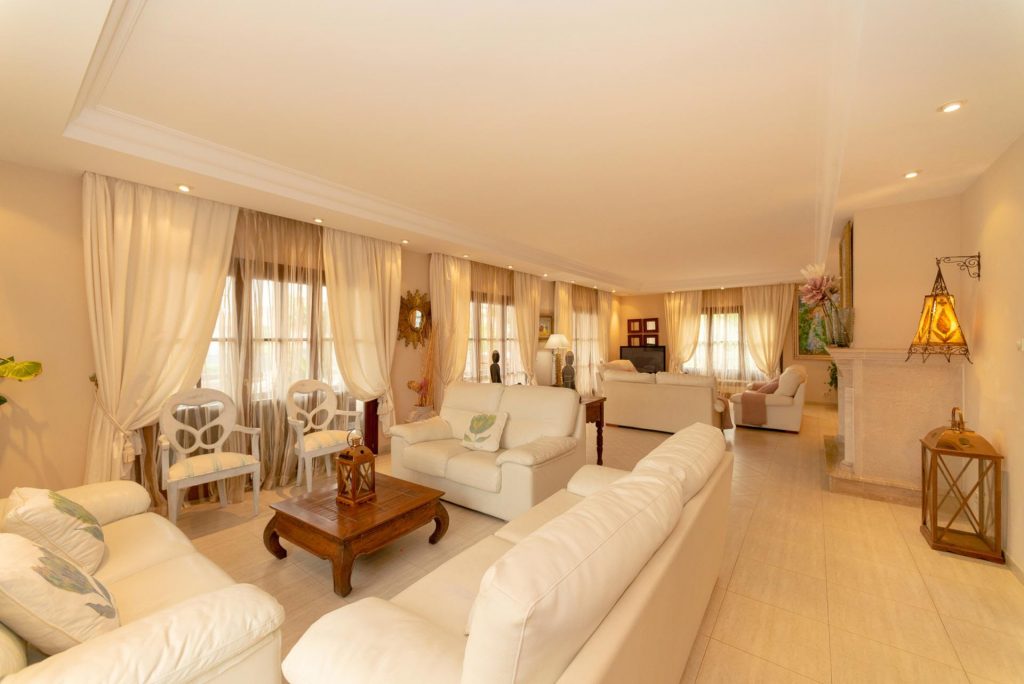 [#Beginning of Shooting Data Section]
Image Size:L (7360 x 4912), FX
09/10/2018 14:18:45.70
Time Zone and Date:UTC, DST:OFF
RAW (14-bit)
Artist:Tony Fletcher                       
Copyright:Do Not Copy                                           
Nikon D800
Lens:14mm f/2.8D
Focal Length:14mm
Focus Mode:AF-C
AF-Area Mode:Dynamic, 9 points
VR:
AF Fine Tune:OFF
Aperture:f/6.3
Shutter Speed:1/60s
Exposure Mode:Programmed Auto
Exposure Comp.:0EV
Exposure Tuning:
Metering:Center-Weighted
ISO Sensitivity:ISO 640
Device:SB-800
Flash Sync Mode:Front Curtain
Flash Mode:i-TTL-BL, -1.0EV (Camera: 0EV, Speedlight: -1.0EV)
Bounce Flash/Nikon Diffusion Dome
White Balance:Flash, 0, 0
Color Space:Adobe RGB
High ISO NR:OFF
Long Exposure NR:OFF
Active D-Lighting:OFF
Image Authentication:
Vignette Control:Normal
Auto Distortion Control:OFF
Picture Control:[NL] NEUTRAL
Base:[NL] NEUTRAL
Quick Adjust:-
Sharpening:2
Contrast:0
Brightness:0
Saturation:0
Hue:0
Filter Effects:
Toning:
Optimize Image:
Color Mode:
Tone Comp.:
Hue Adjustment:
Saturation:
Sharpening:
Latitude:
Longitude:
Altitude:
Altitude Reference:
Heading:
UTC:
Map Datum:
[#End of Shooting Data Section]