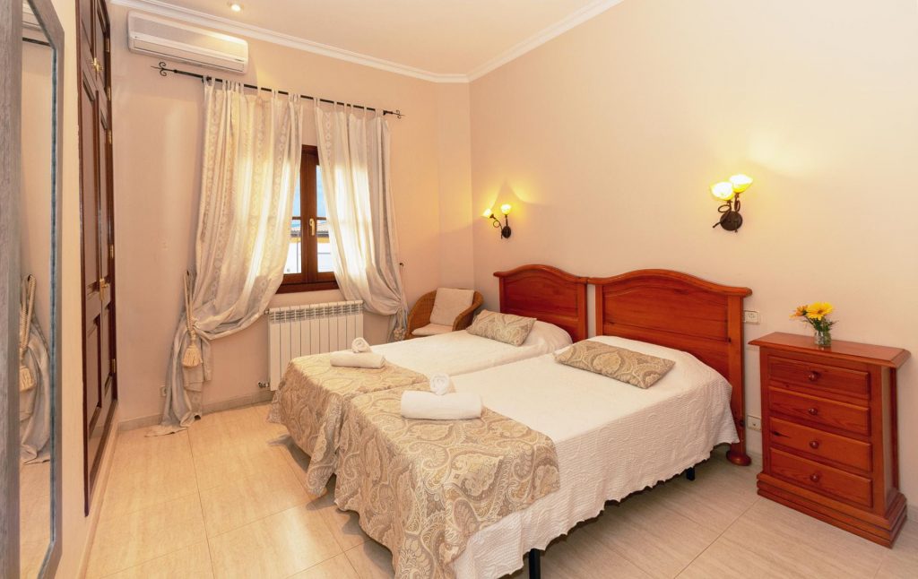 [#Beginning of Shooting Data Section]
Image Size:L (7360 x 4912), FX
10/10/2018 08:50:23.90
Time Zone and Date:UTC, DST:OFF
RAW (14-bit)
Artist:Tony Fletcher                       
Copyright:Do Not Copy                                           
Nikon D800
Lens:17-35mm f/2.8D
Focal Length:19mm
Focus Mode:AF-C
AF-Area Mode:Dynamic, 9 points
VR:
AF Fine Tune:OFF
Aperture:f/14
Shutter Speed:1/320s
Exposure Mode:Manual
Exposure Comp.:0EV
Exposure Tuning:
Metering:Center-Weighted
ISO Sensitivity:ISO 640
Device:
White Balance:Auto2, 0, 0
Color Space:Adobe RGB
High ISO NR:OFF
Long Exposure NR:OFF
Active D-Lighting:OFF
Image Authentication:
Vignette Control:Normal
Auto Distortion Control:OFF
Picture Control:[NL] NEUTRAL
Base:[NL] NEUTRAL
Quick Adjust:-
Sharpening:2
Contrast:0
Brightness:0
Saturation:0
Hue:0
Filter Effects:
Toning:
Optimize Image:
Color Mode:
Tone Comp.:
Hue Adjustment:
Saturation:
Sharpening:
Latitude:
Longitude:
Altitude:
Altitude Reference:
Heading:
UTC:
Map Datum:
[#End of Shooting Data Section]